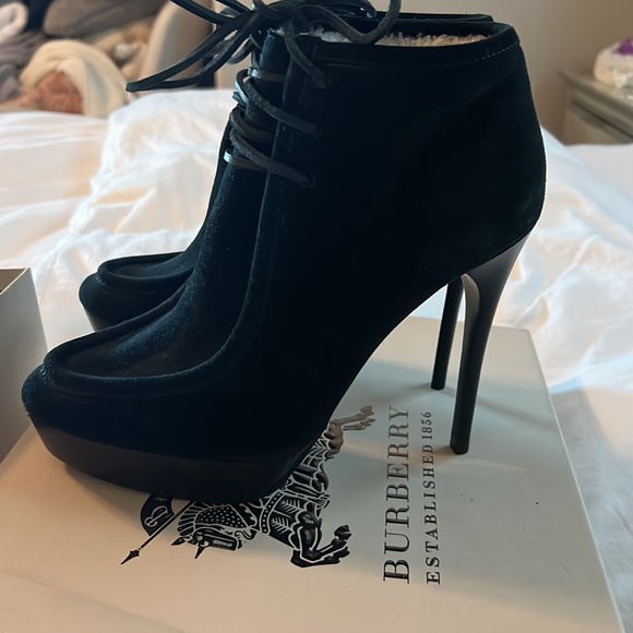 NEW BURBERRY PRORSUM Black suede leather laceup shearling heel booties EU 40 - Picture 10 of 16